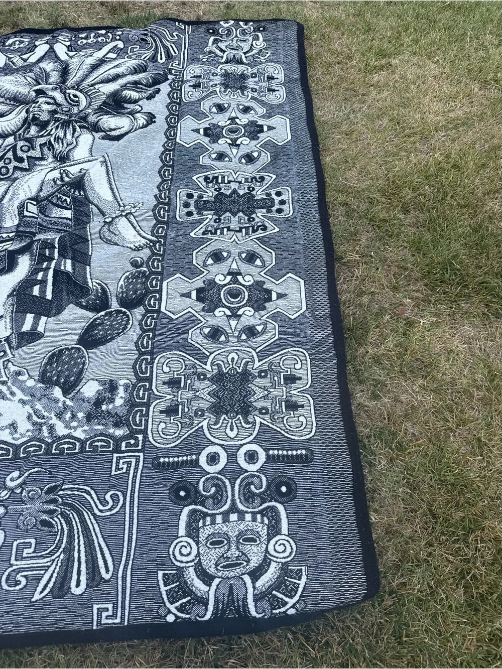 Black and White Aztec-Inspired Blanket Full size
